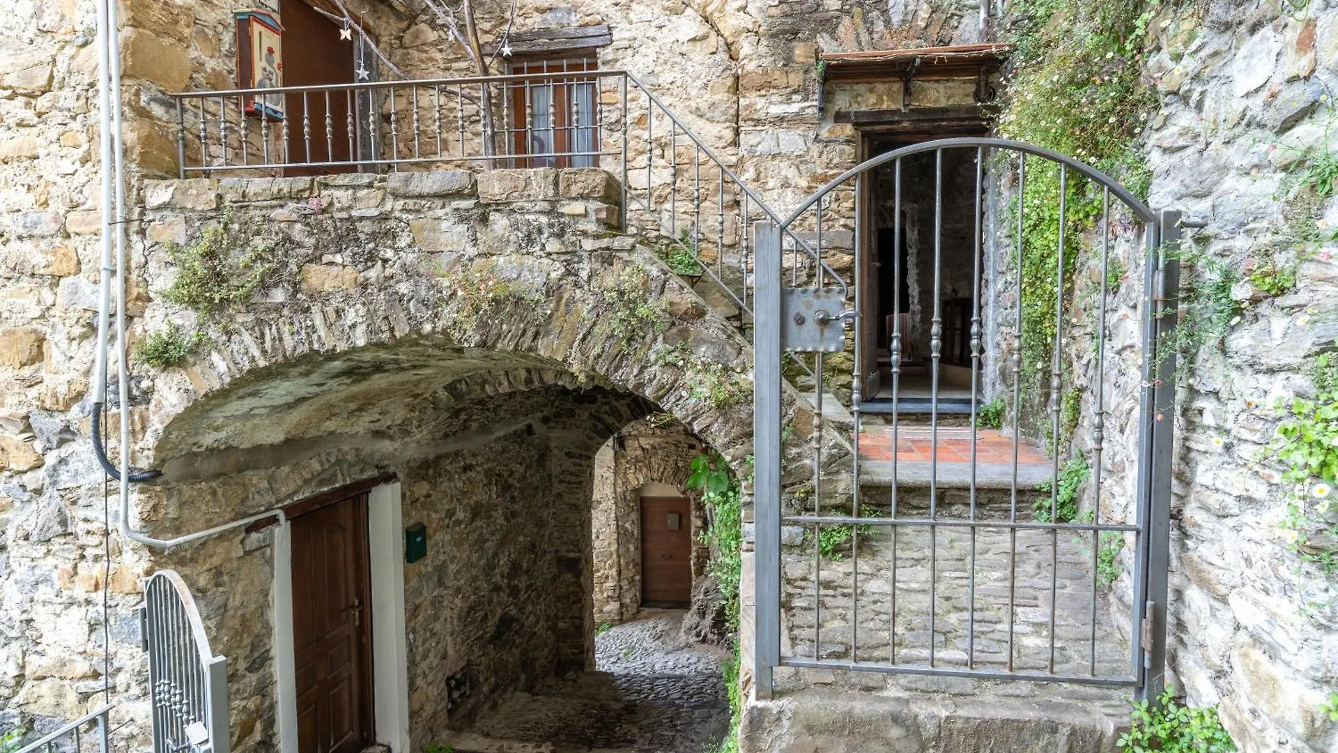 Le Chat Apricale Ιταλία